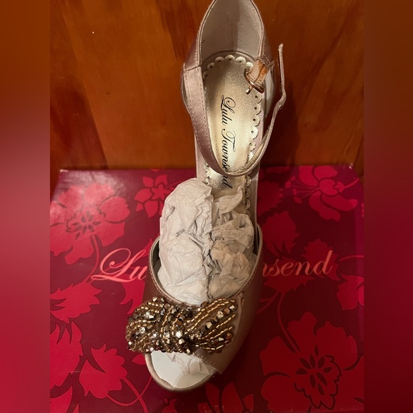 New in the box heels - Picture 2 of 12